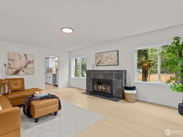 11504 Sand Point Way NE, Seattle WA 98125