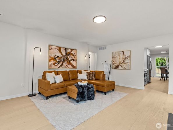 11504 Sand Point Way NE, Seattle WA 98125