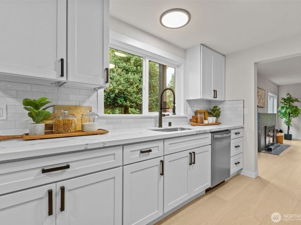 11504 Sand Point Way NE, Seattle WA 98125