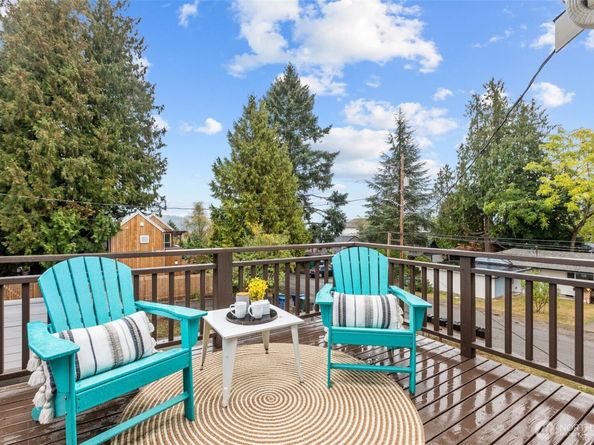 11504 Sand Point Way NE, Seattle WA 98125