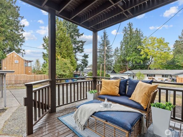 11504 Sand Point Way NE, Seattle WA 98125