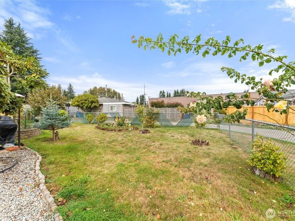 10107 Meridian Avenue, Everett WA 98208