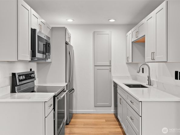 12719 NE 116th Street E302, Kirkland WA 98034