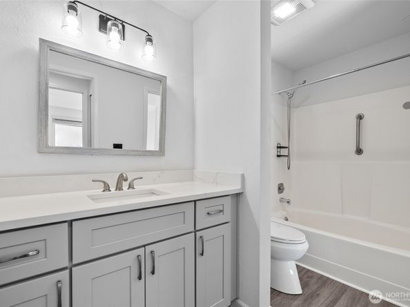 12719 NE 116th Street E302, Kirkland WA 98034