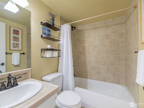 616 N 45th Street A, Seattle WA 98103