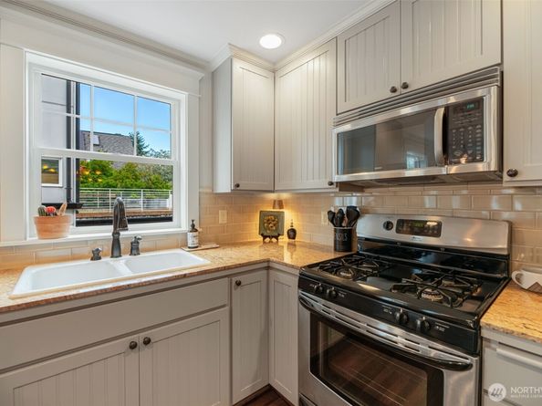 616 N 45th Street A, Seattle WA 98103