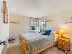 616 N 45th Street A, Seattle WA 98103