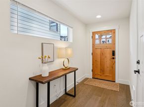 11 160th Place SE, Bothell WA 98012