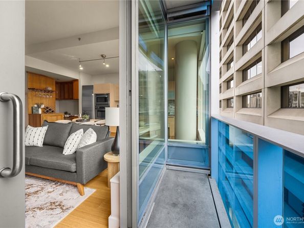737 Olive Way 1909, Seattle WA 98101