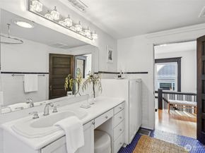 2419 2nd Avenue W, Seattle WA 98119