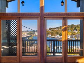 3653 W Commodore Way, Seattle WA 98199