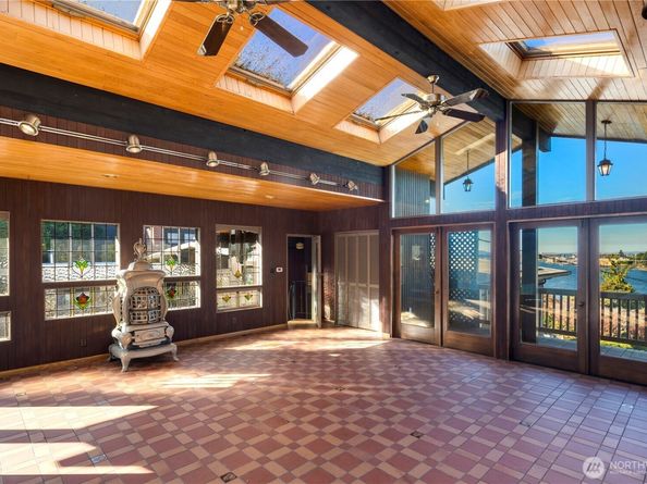 3653 W Commodore Way, Seattle WA 98199