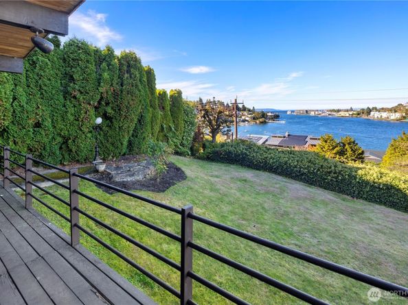3653 W Commodore Way, Seattle WA 98199