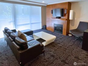 76 Cedar St 405, Seattle WA 98121