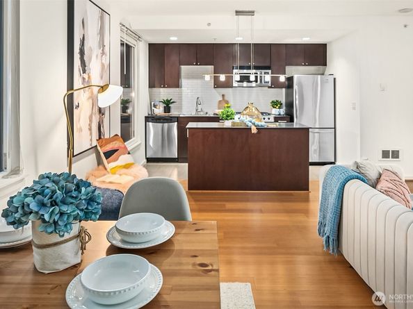 76 Cedar St 405, Seattle WA 98121