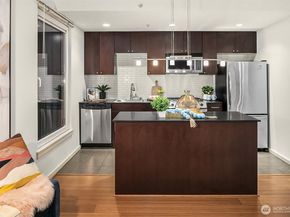 76 Cedar St 405, Seattle WA 98121