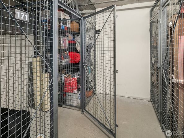 76 Cedar St 405, Seattle WA 98121
