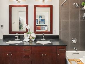76 Cedar St 405, Seattle WA 98121