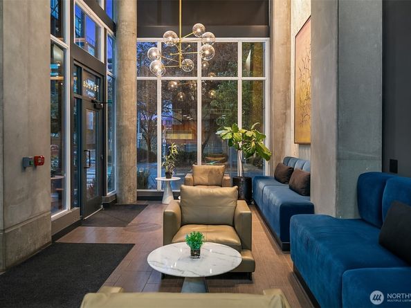 76 Cedar St 405, Seattle WA 98121