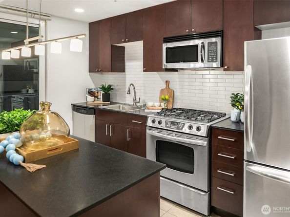 76 Cedar St 405, Seattle WA 98121
