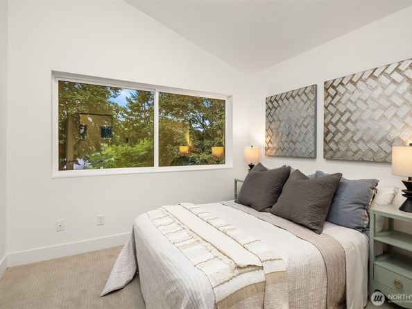 13768 22nd Avenue NE, Seattle WA 98125