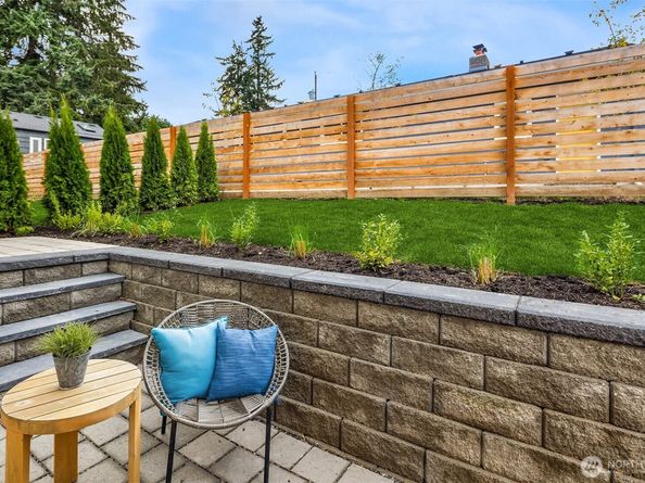 13768 22nd Avenue NE, Seattle WA 98125