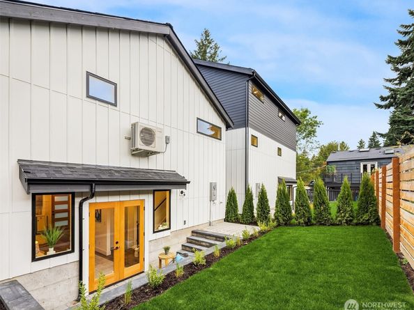 13768 22nd Avenue NE, Seattle WA 98125