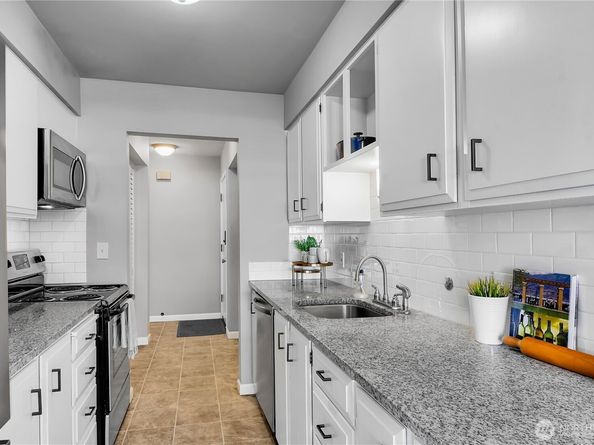 2562 Thorndyke Avenue W 104, Seattle WA 98199