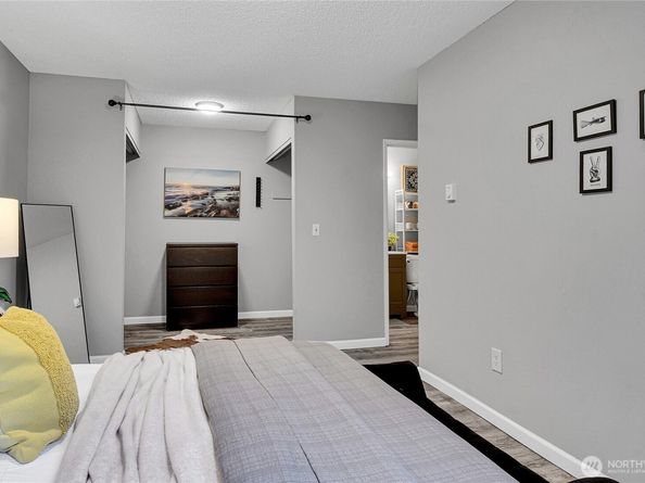 2562 Thorndyke Avenue W 104, Seattle WA 98199