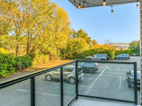 2562 Thorndyke Avenue W 104, Seattle WA 98199