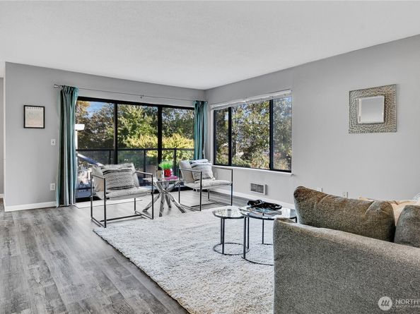 2562 Thorndyke Avenue W 104, Seattle WA 98199