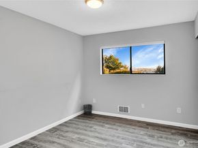 2562 Thorndyke Avenue W 104, Seattle WA 98199