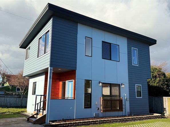 9025 38th Avenue S, Seattle WA 98118