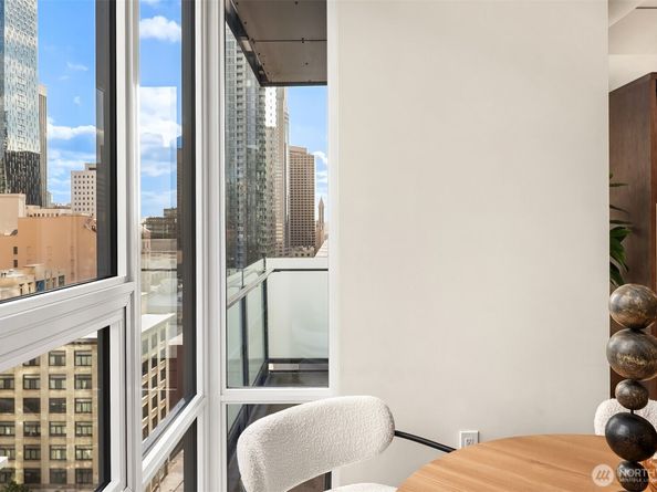 121 Stewart Street 1204, Seattle WA 98011