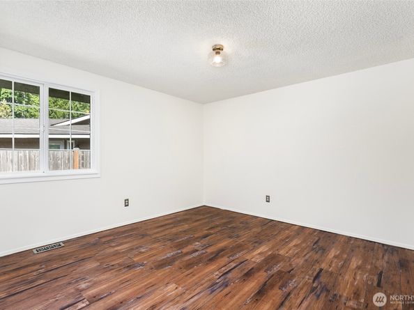 15028 108th Place NE, Bothell WA 98011