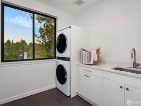 6214 40th Avenue NE, Seattle WA 98115