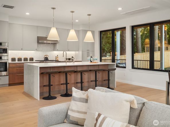 6214 40th Avenue NE, Seattle WA 98115