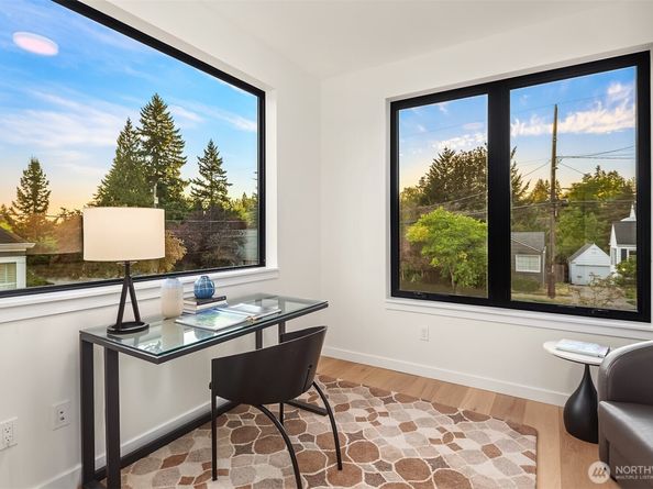 6214 40th Avenue NE, Seattle WA 98115