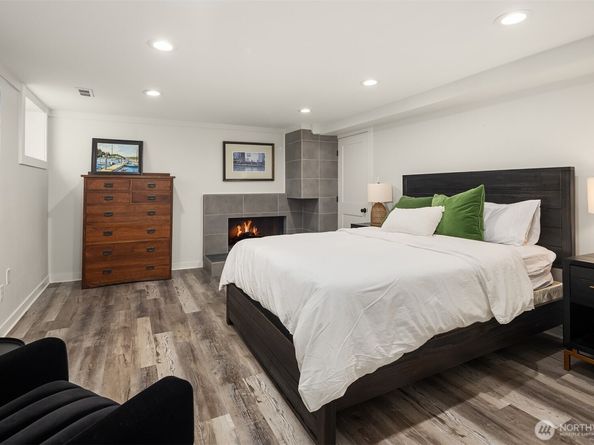 2823 36th Avenue W, Seattle WA 98199