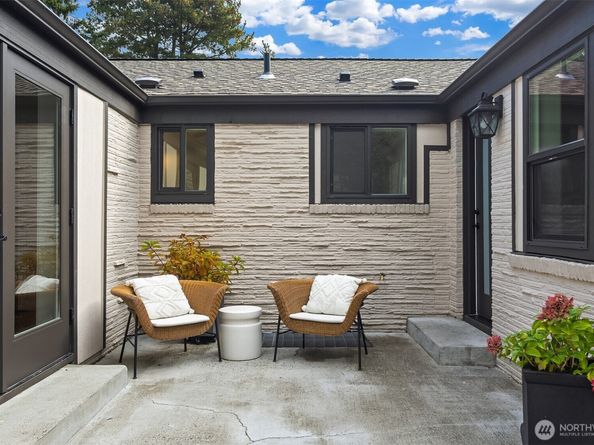 2823 36th Avenue W, Seattle WA 98199