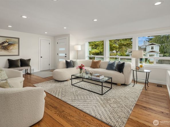 2823 36th Avenue W, Seattle WA 98199