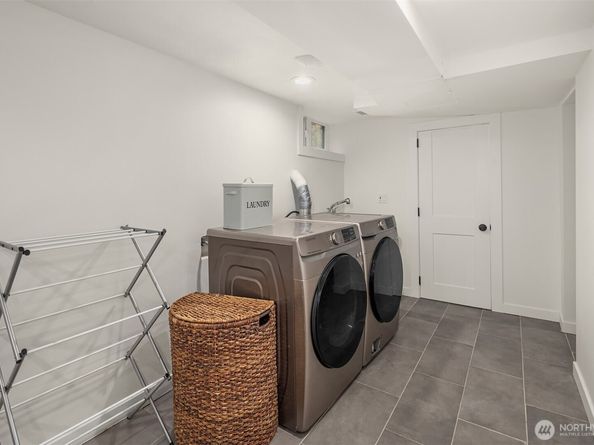 2823 36th Avenue W, Seattle WA 98199