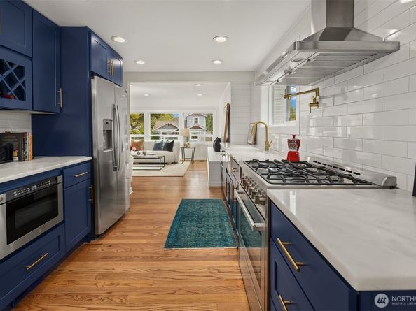 2823 36th Avenue W, Seattle WA 98199