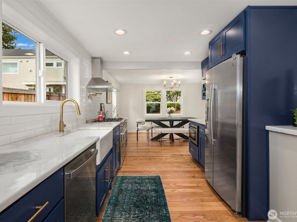 2823 36th Avenue W, Seattle WA 98199