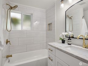 2823 36th Avenue W, Seattle WA 98199