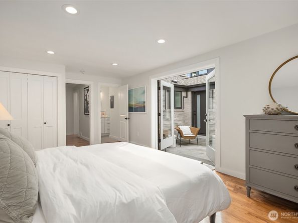 2823 36th Avenue W, Seattle WA 98199