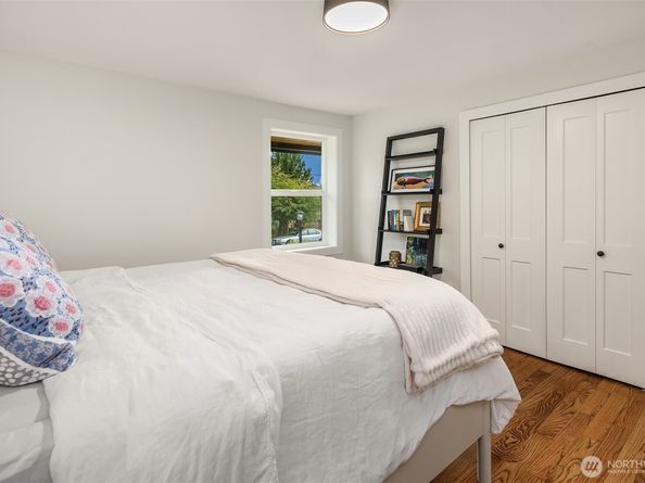 2823 36th Avenue W, Seattle WA 98199
