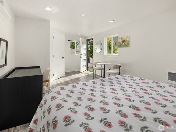 2823 36th Avenue W, Seattle WA 98199