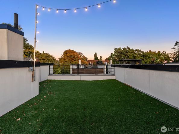 1123 16th Avenue, Seattle WA 98122