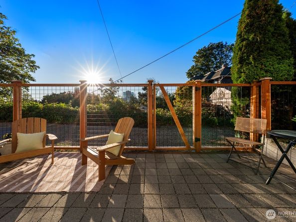 1123 16th Avenue, Seattle WA 98122